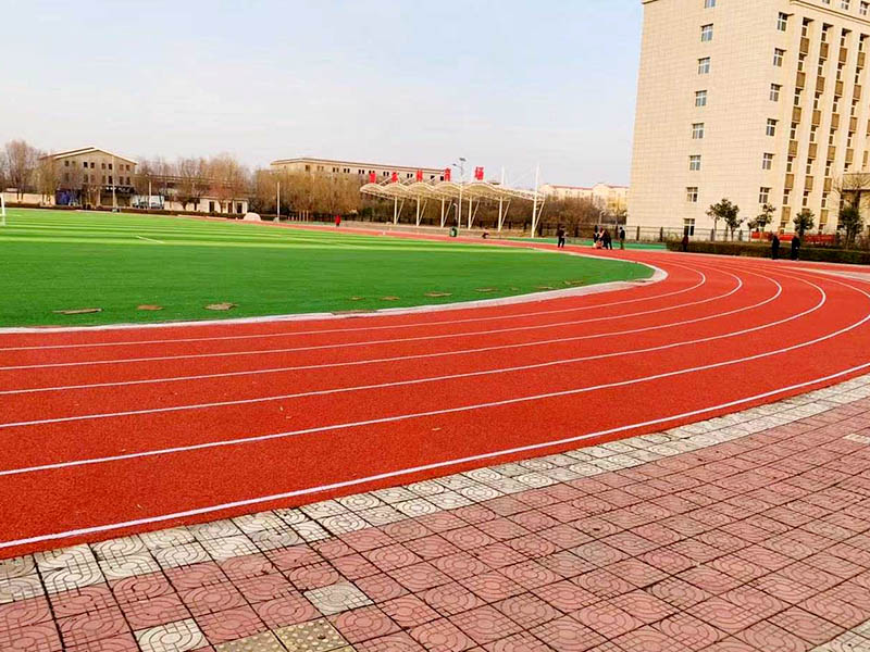 被塑膠跑道弄傷臉會(huì)不會(huì)有坑疤？