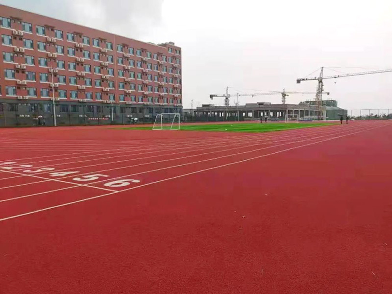校園塑膠跑道為何受追捧？